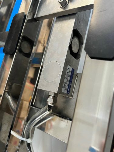 Cân điện tử công nghiệp chất lượng cao phục vụ sản xuất và kiểm tra hàng hóa tại các nhà máy, đảm bảo chính xác và độ bền vượt trội.